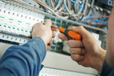 CURSO DE NOÇÕES DE ELETRICIDADE